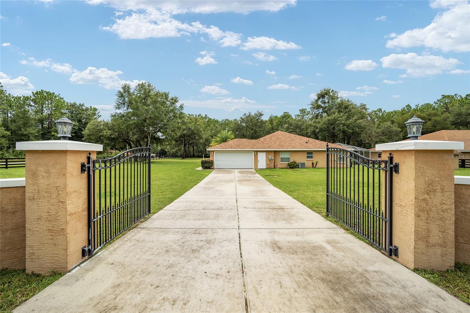 ROLLING HILLS - Residential