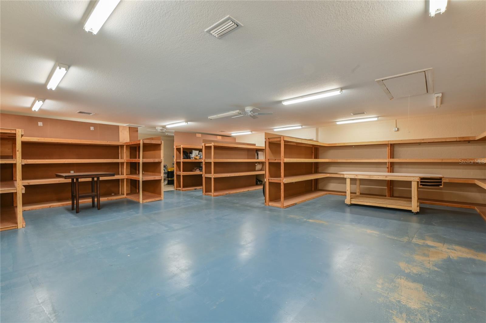 ROLLING HILLS - Residential