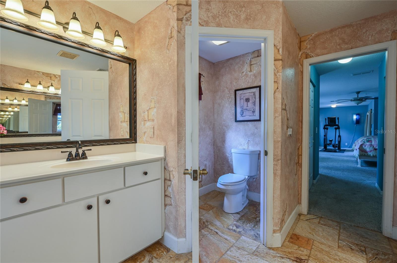 ROLLING HILLS - Residential