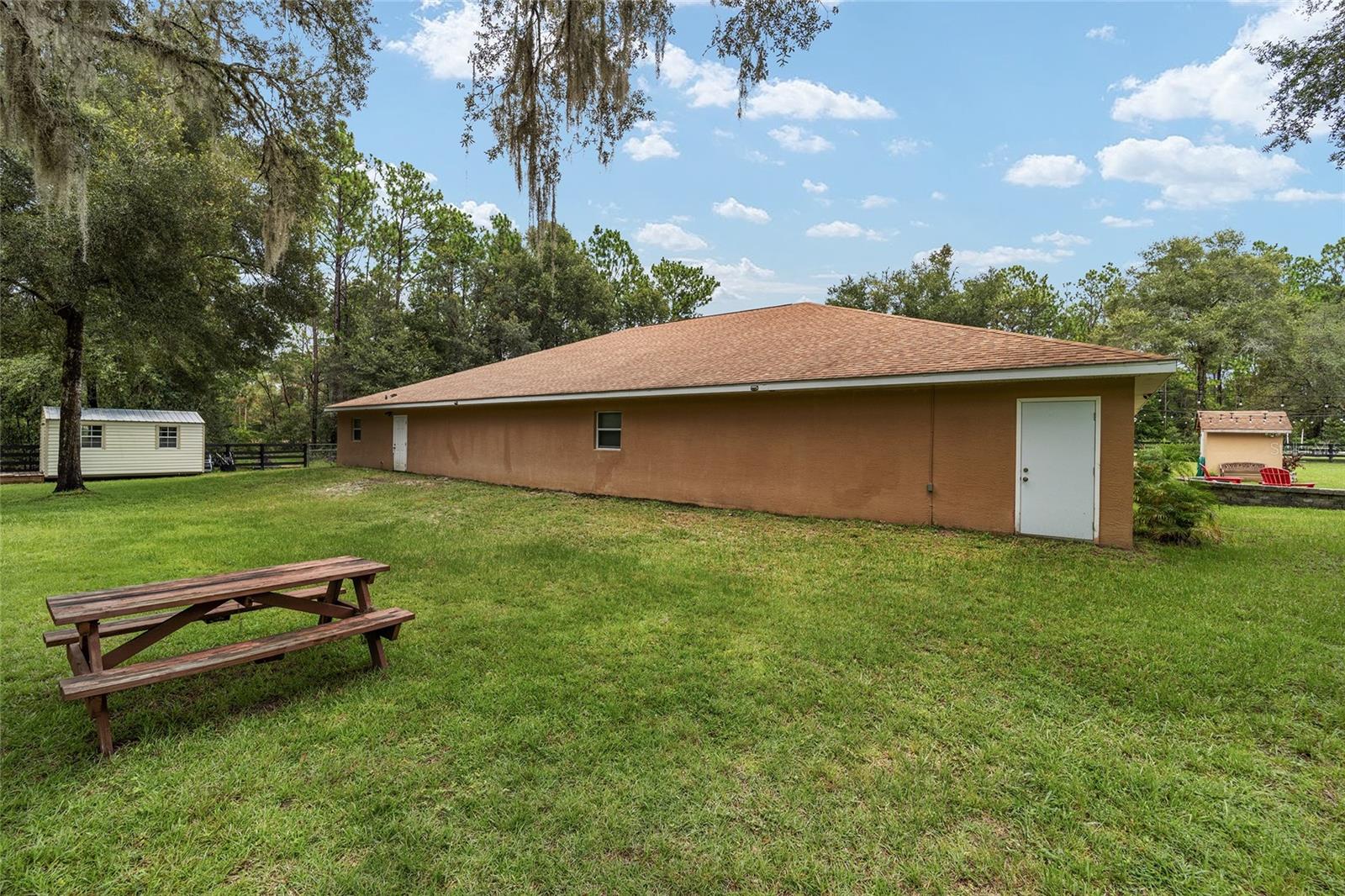 ROLLING HILLS - Residential