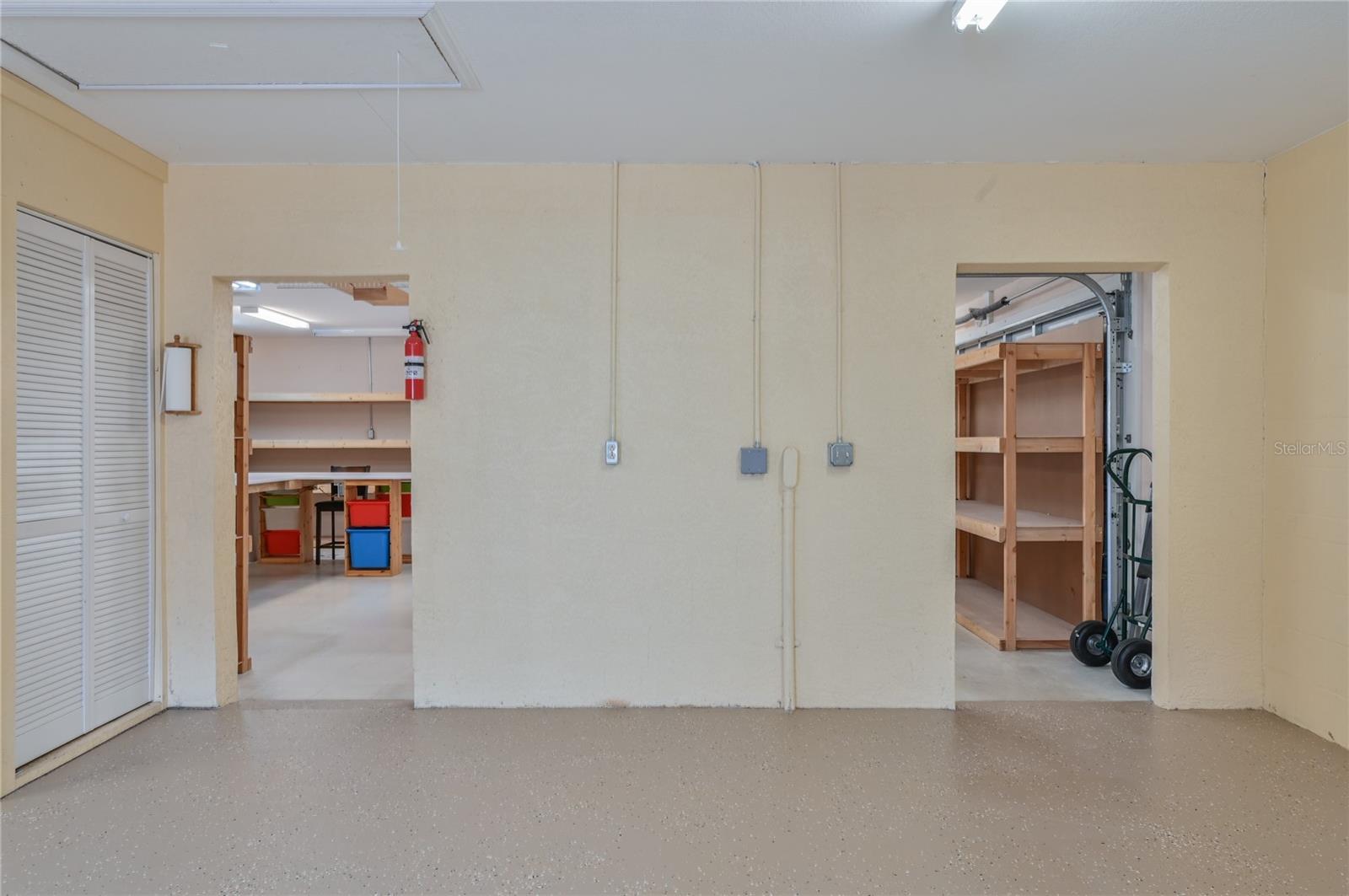 ROLLING HILLS - Residential