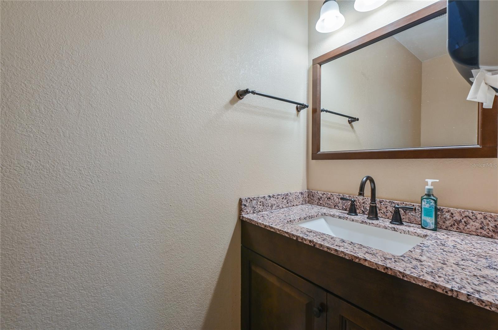 ROLLING HILLS - Residential