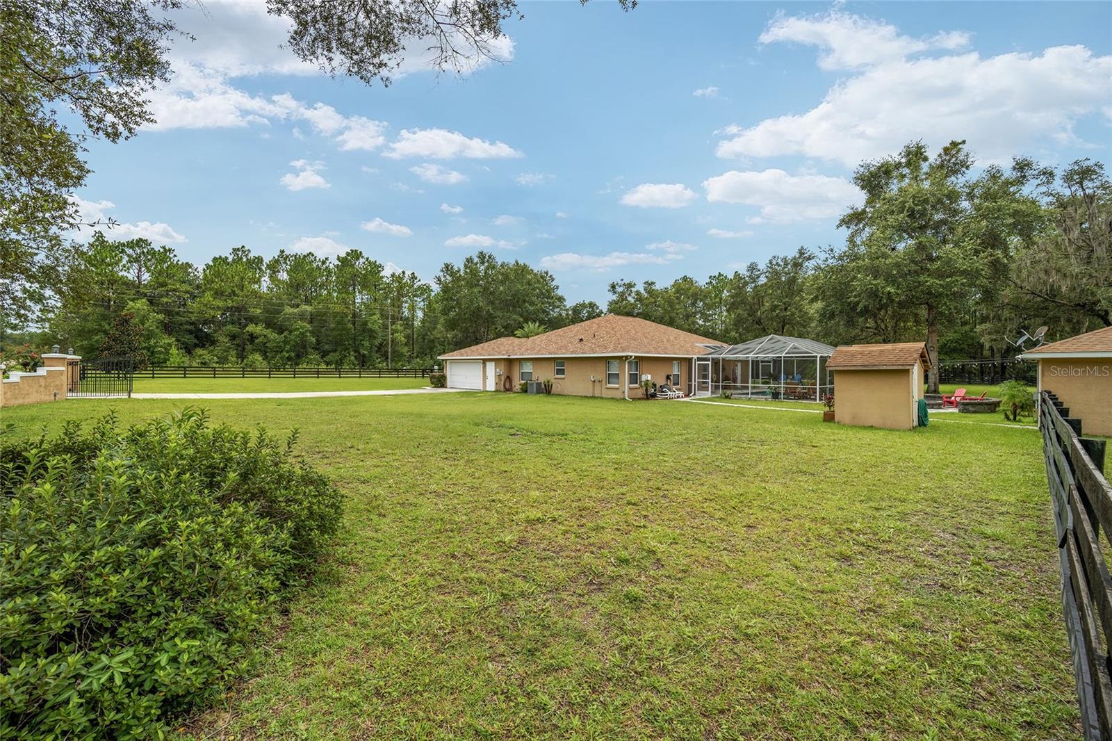 ROLLING HILLS - Residential