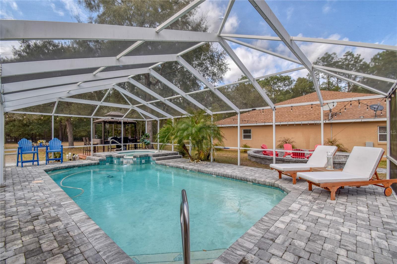 ROLLING HILLS - Residential