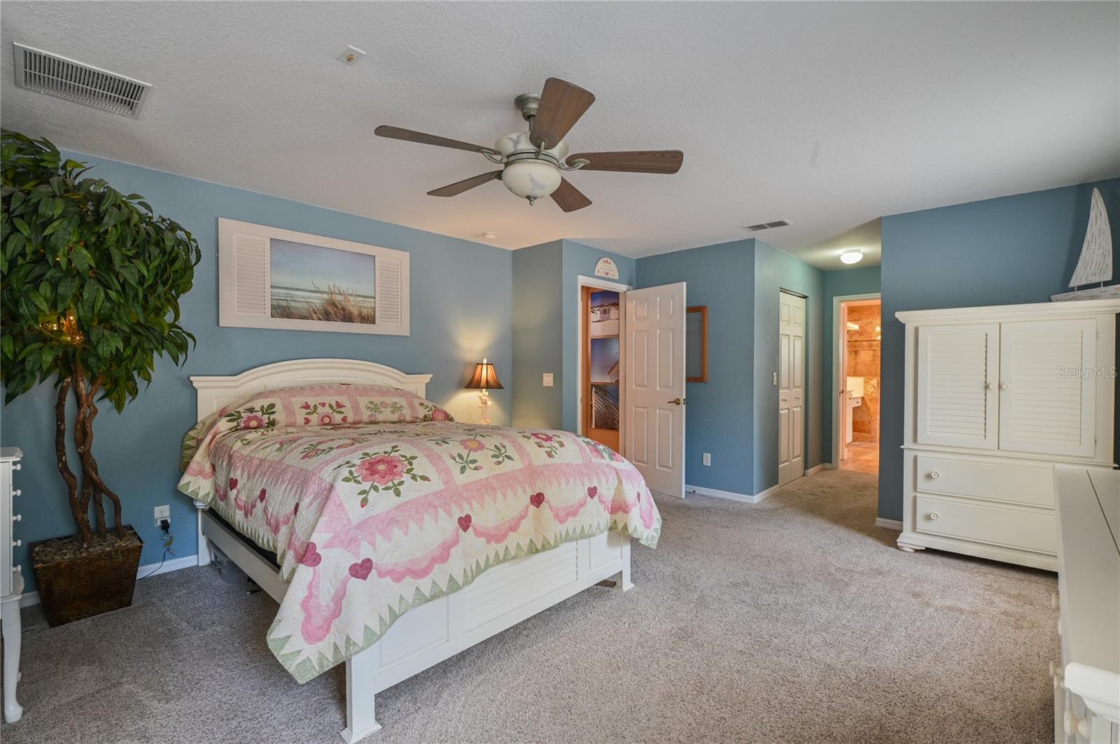 ROLLING HILLS - Residential