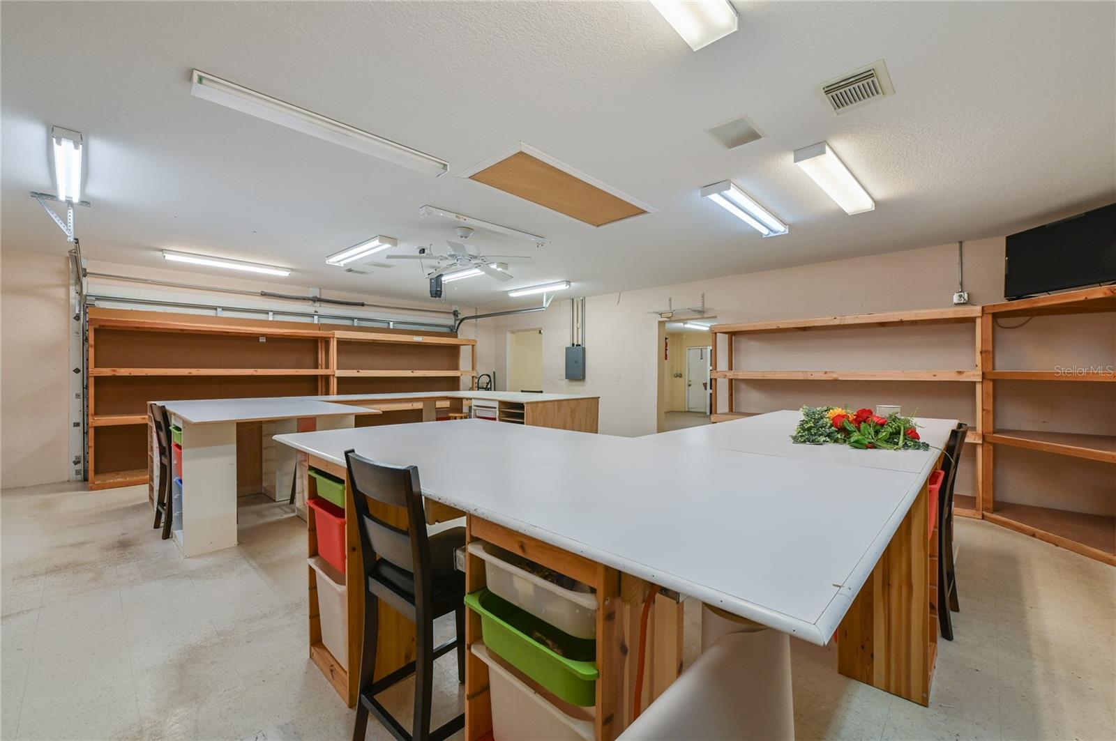 ROLLING HILLS - Residential