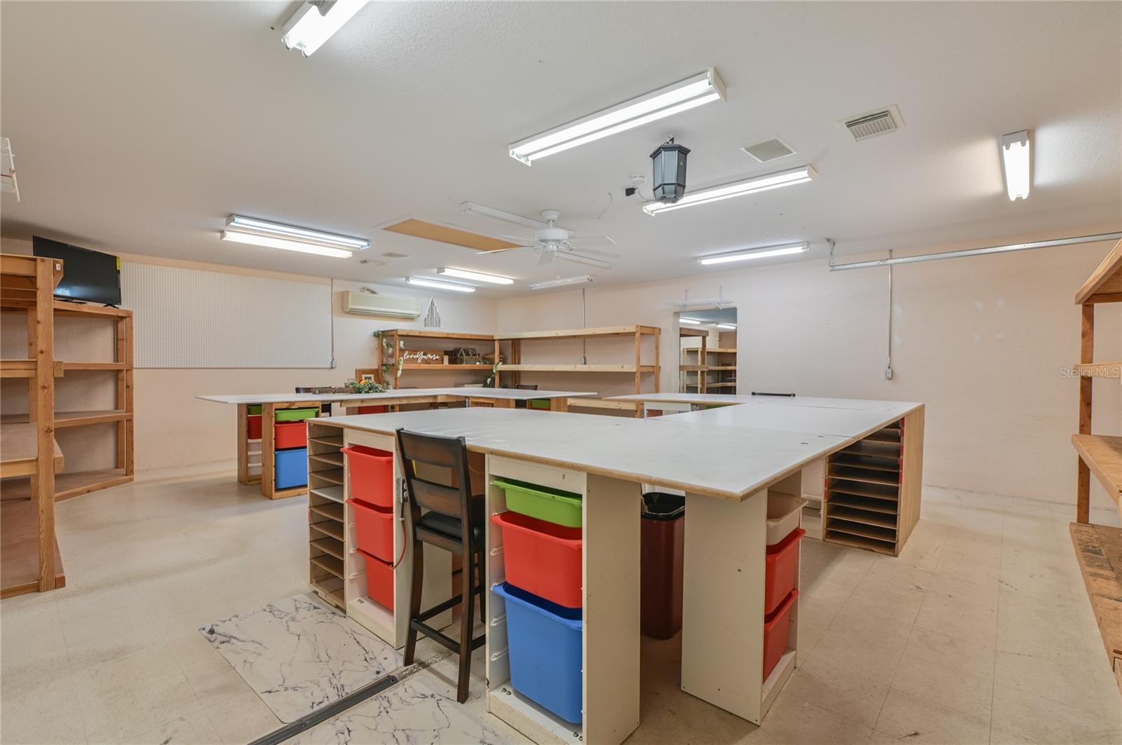 ROLLING HILLS - Residential