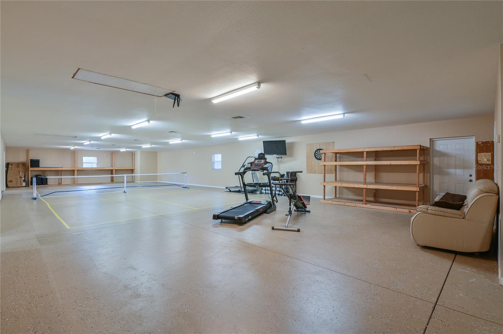 ROLLING HILLS - Residential