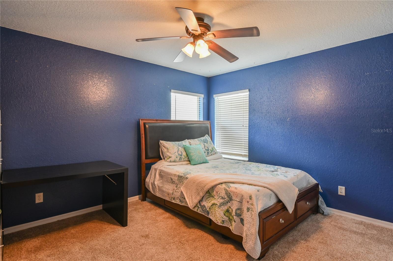 ROLLING HILLS - Residential