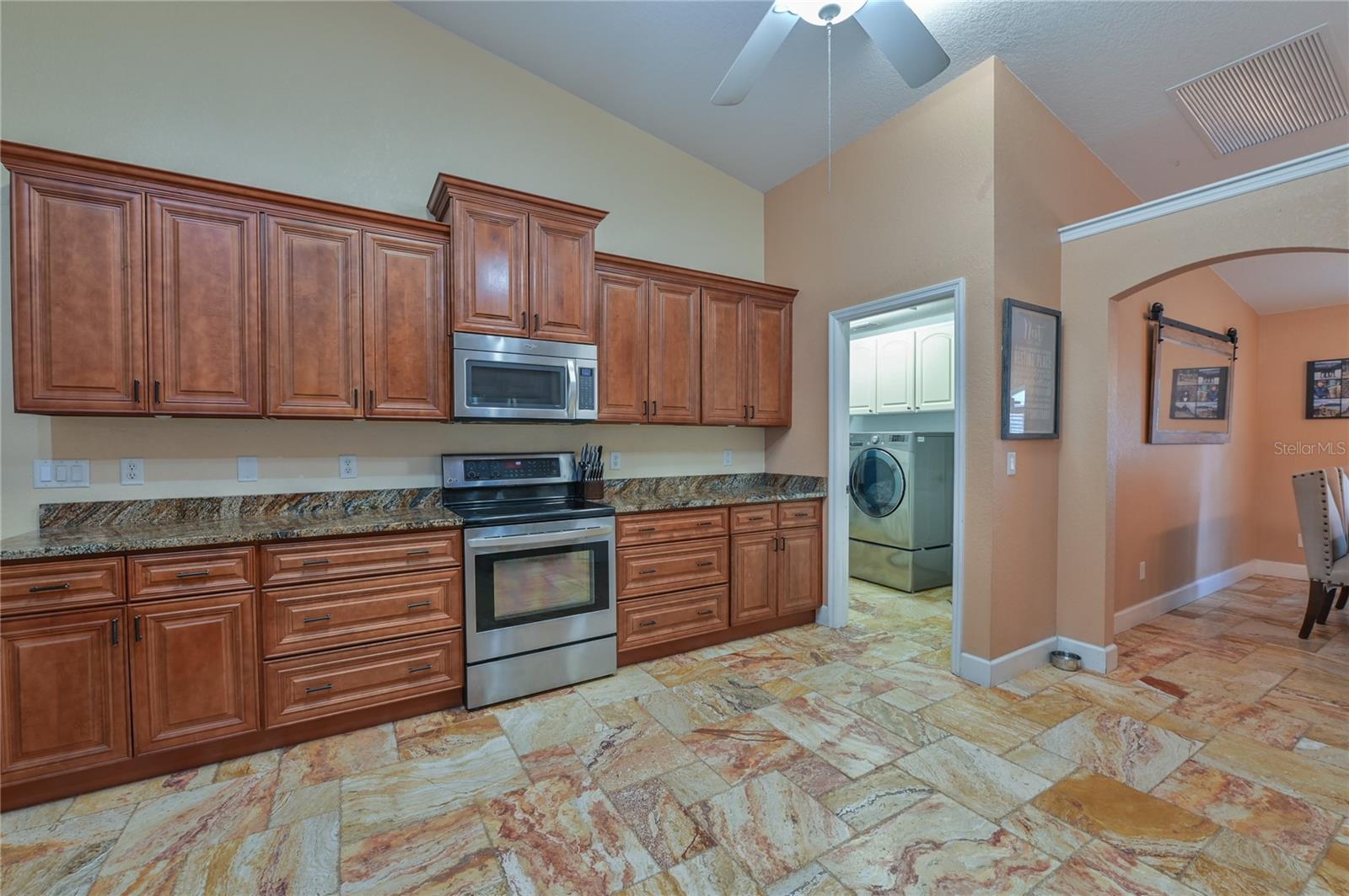 ROLLING HILLS - Residential