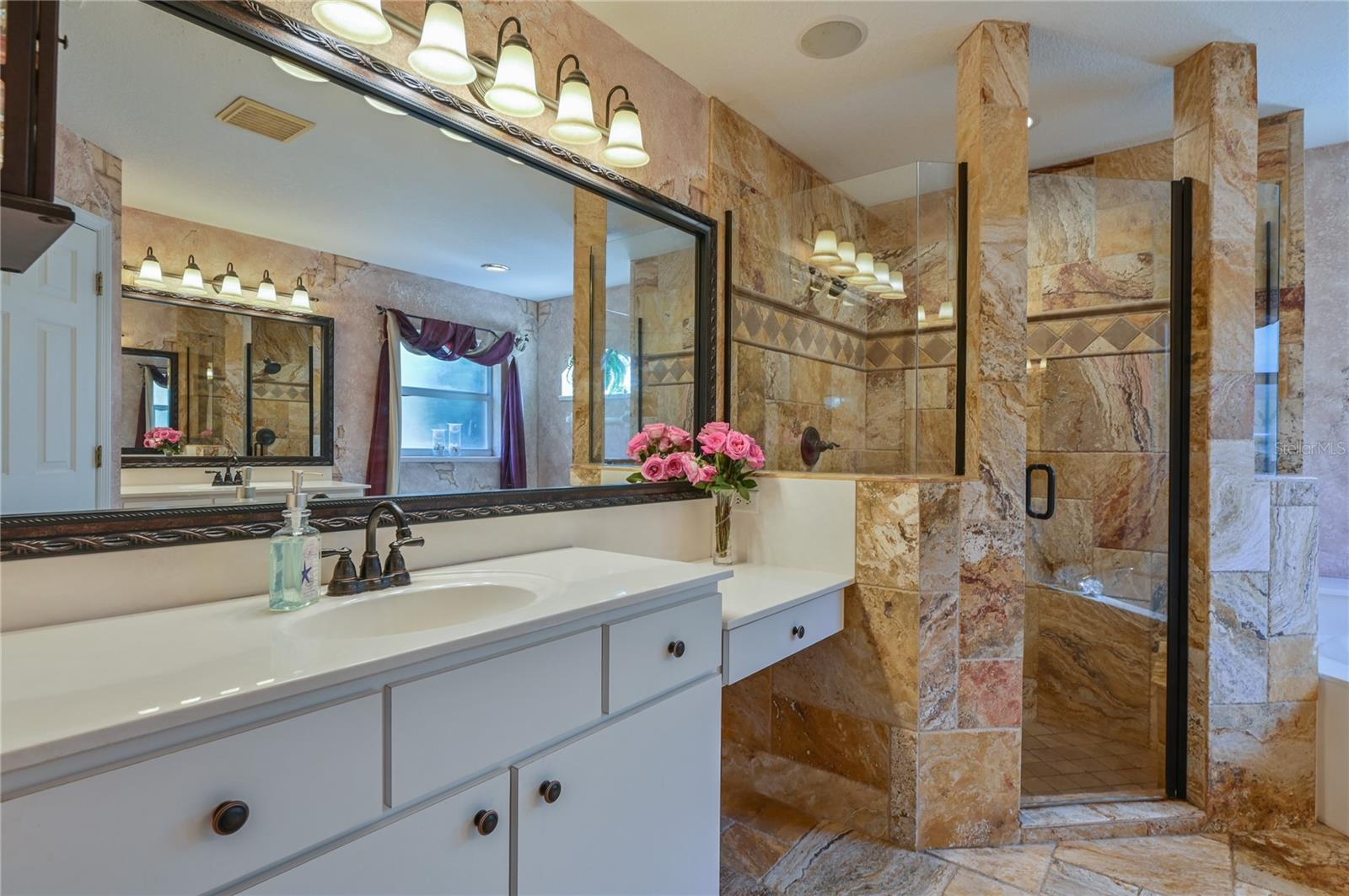 ROLLING HILLS - Residential