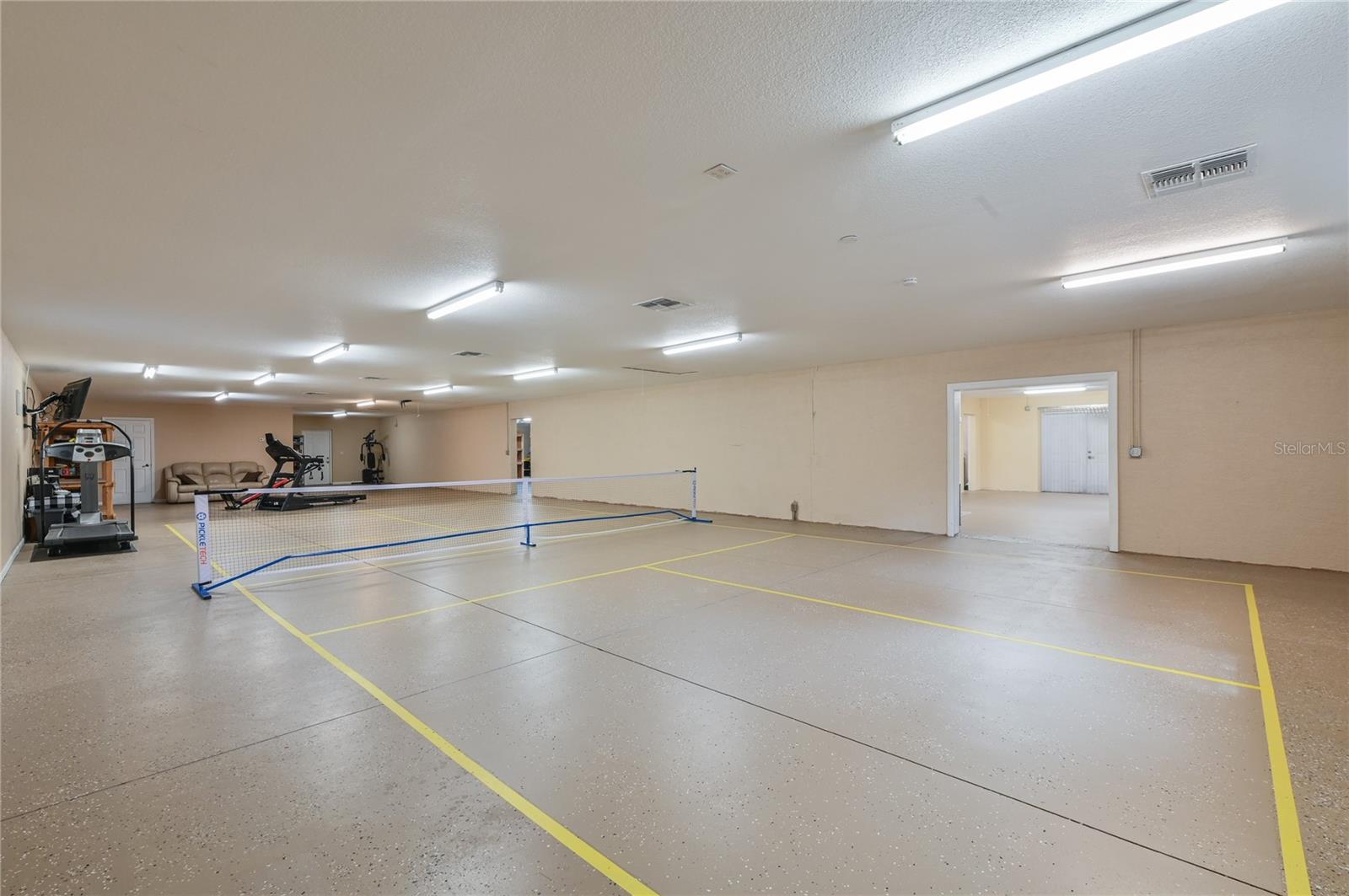 ROLLING HILLS - Residential