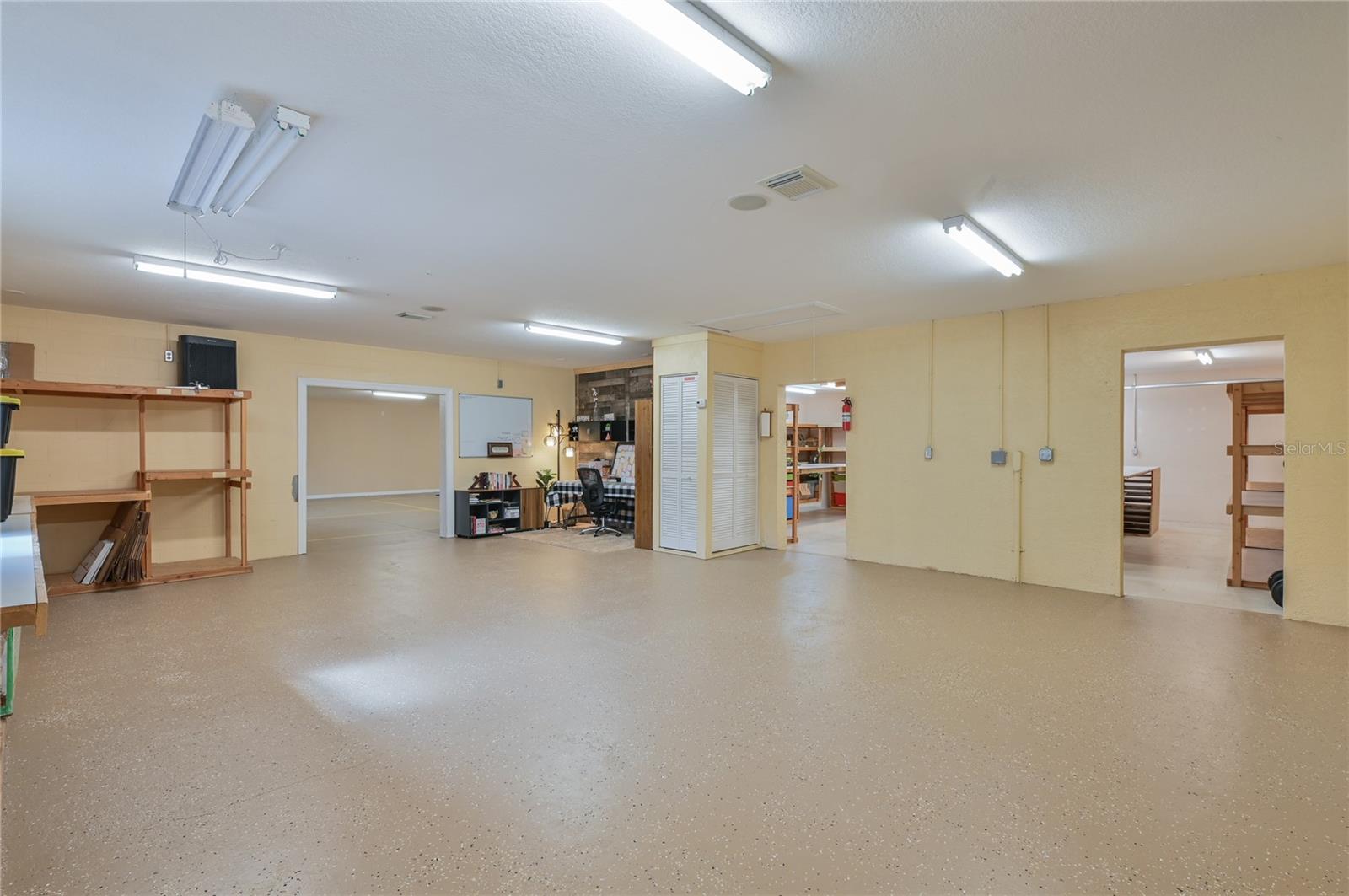 ROLLING HILLS - Residential