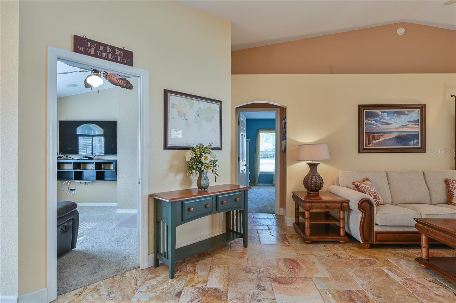 ROLLING HILLS - Residential