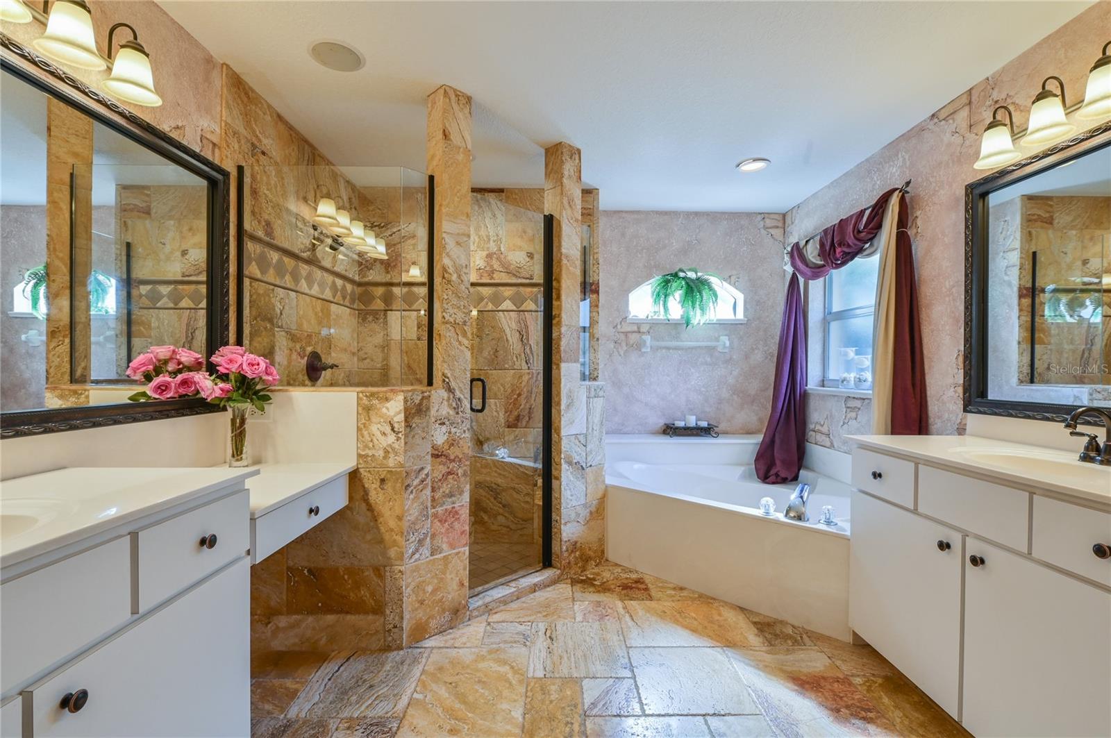 ROLLING HILLS - Residential