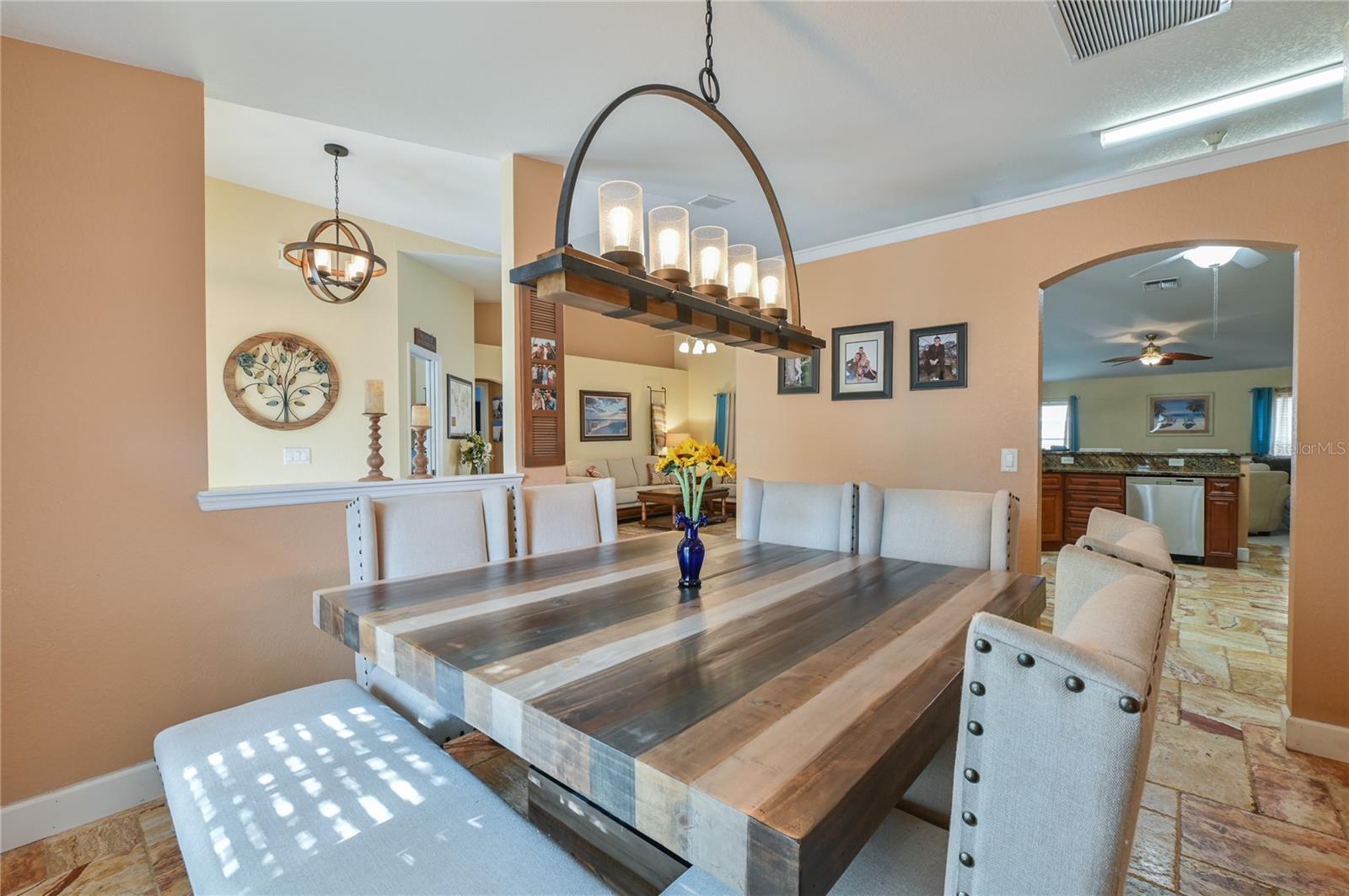 ROLLING HILLS - Residential