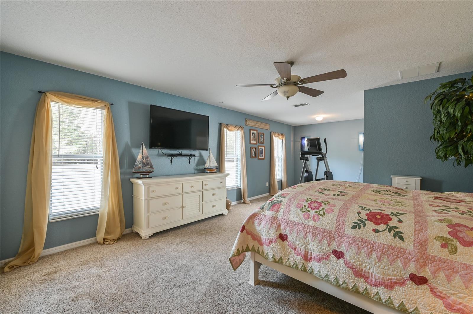 ROLLING HILLS - Residential