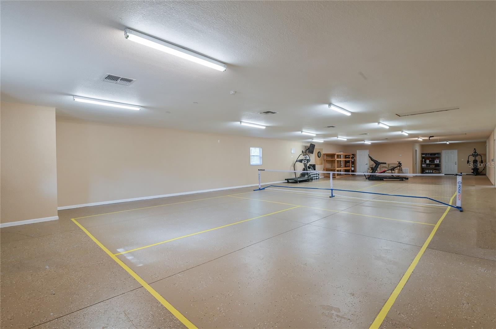 ROLLING HILLS - Residential