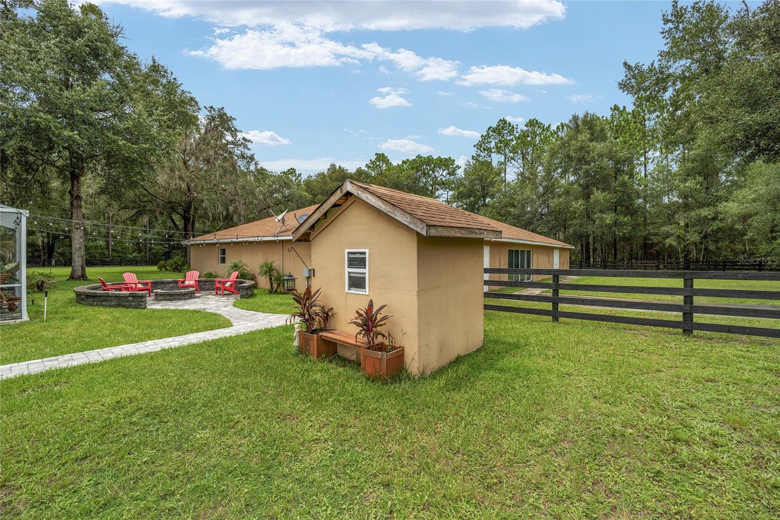 ROLLING HILLS - Residential