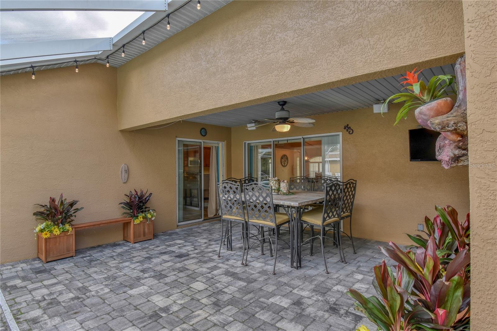 ROLLING HILLS - Residential