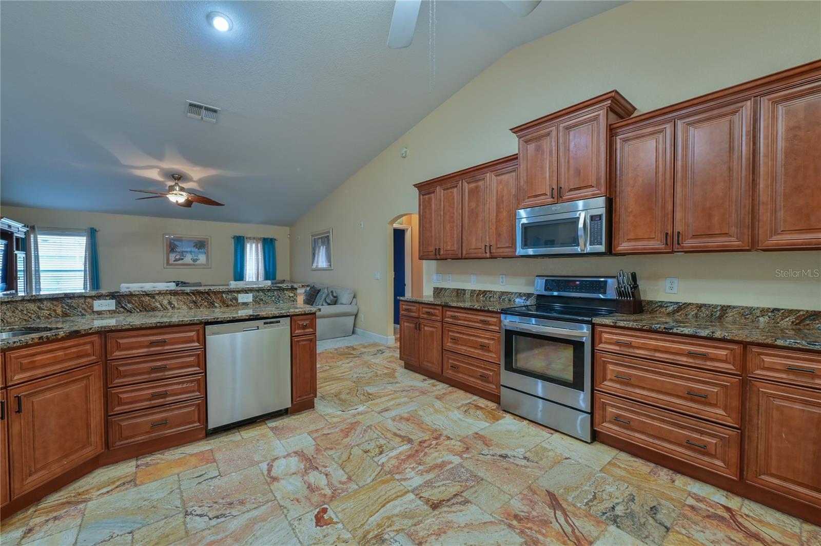 ROLLING HILLS - Residential