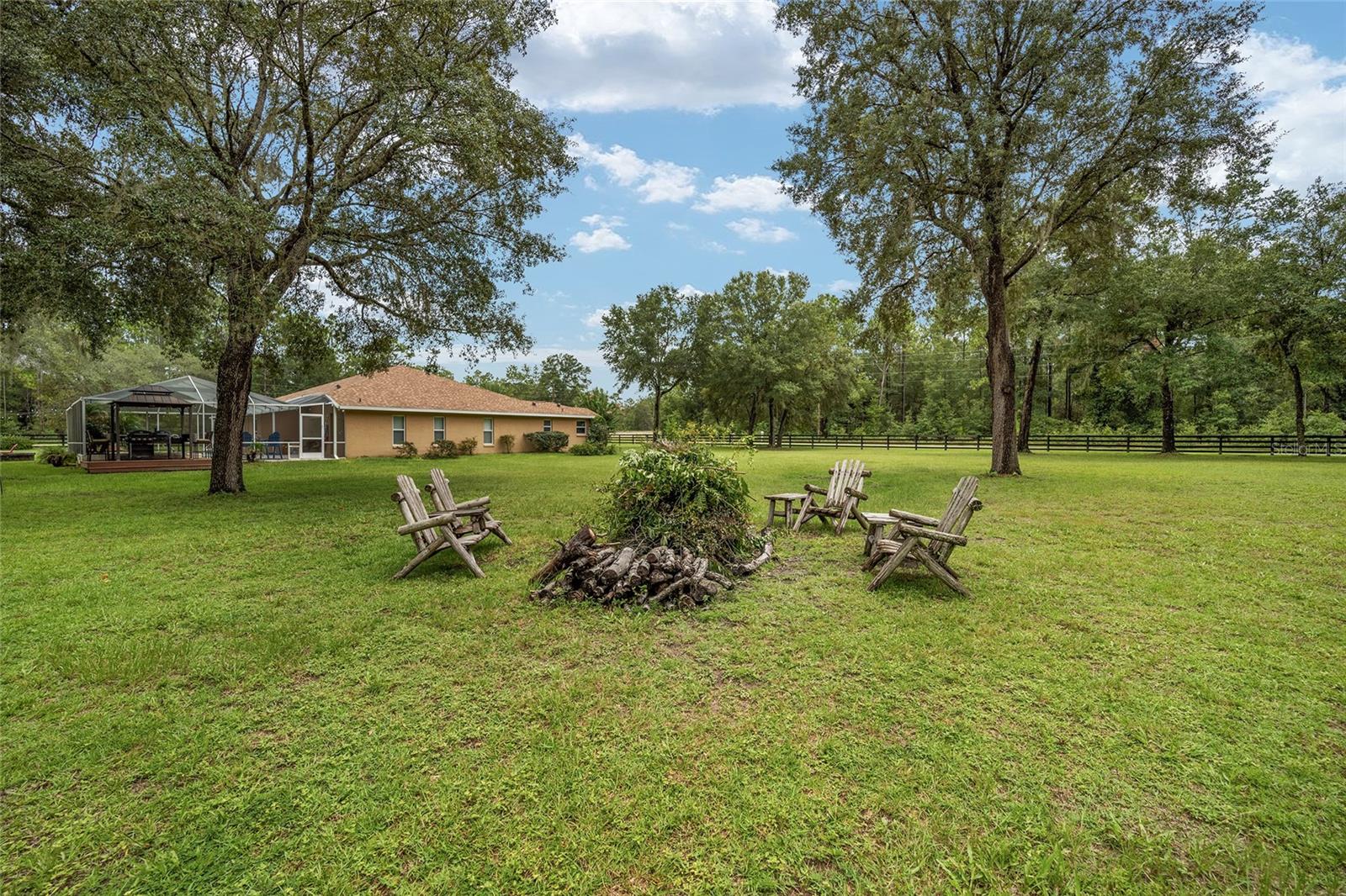 ROLLING HILLS - Residential