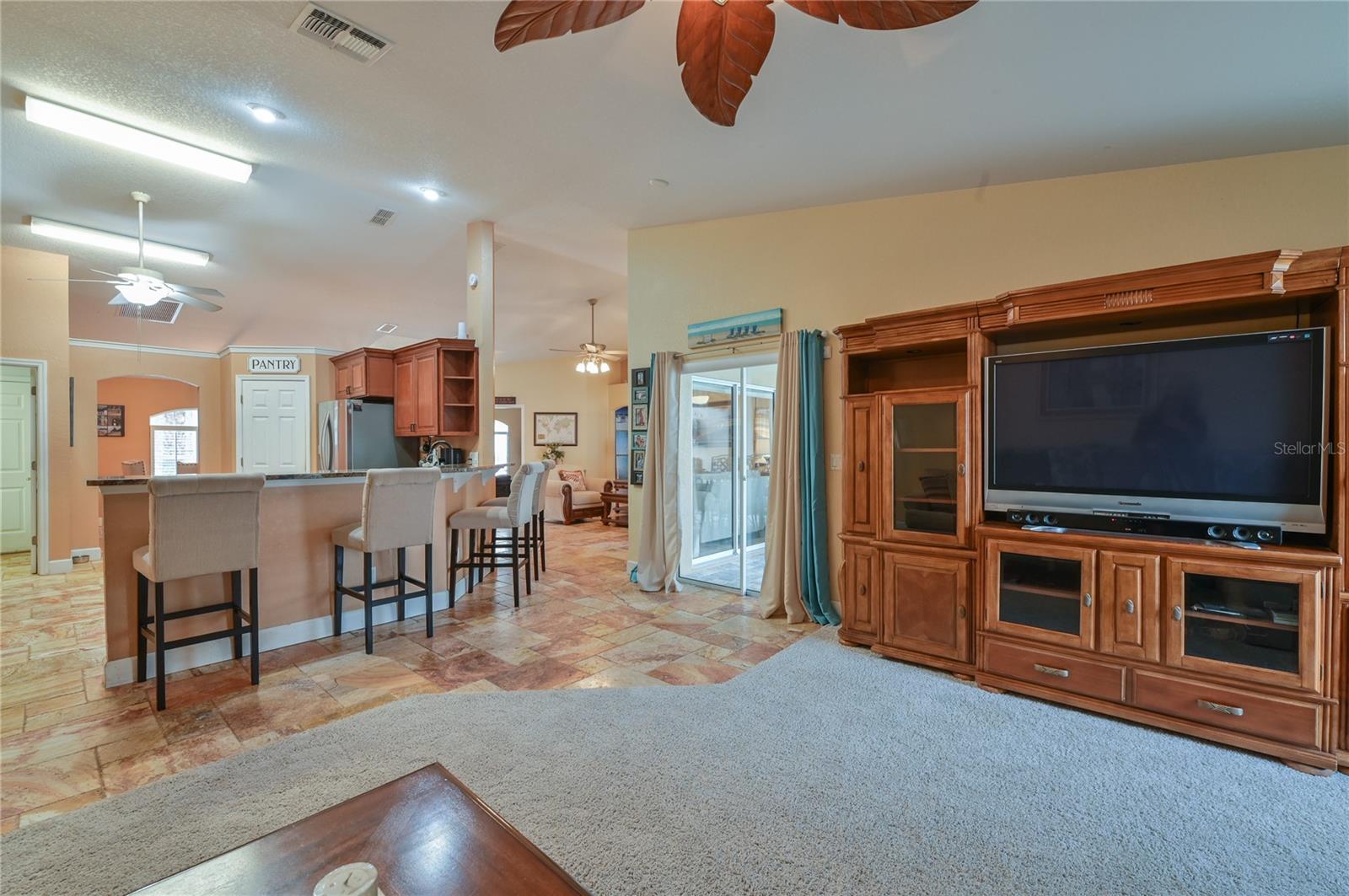 ROLLING HILLS - Residential