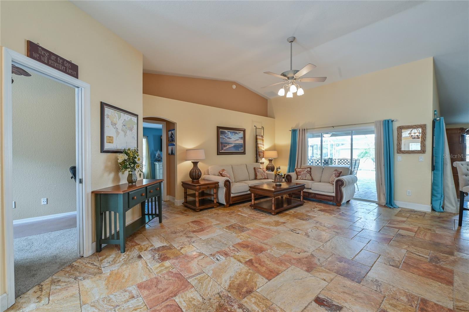 ROLLING HILLS - Residential