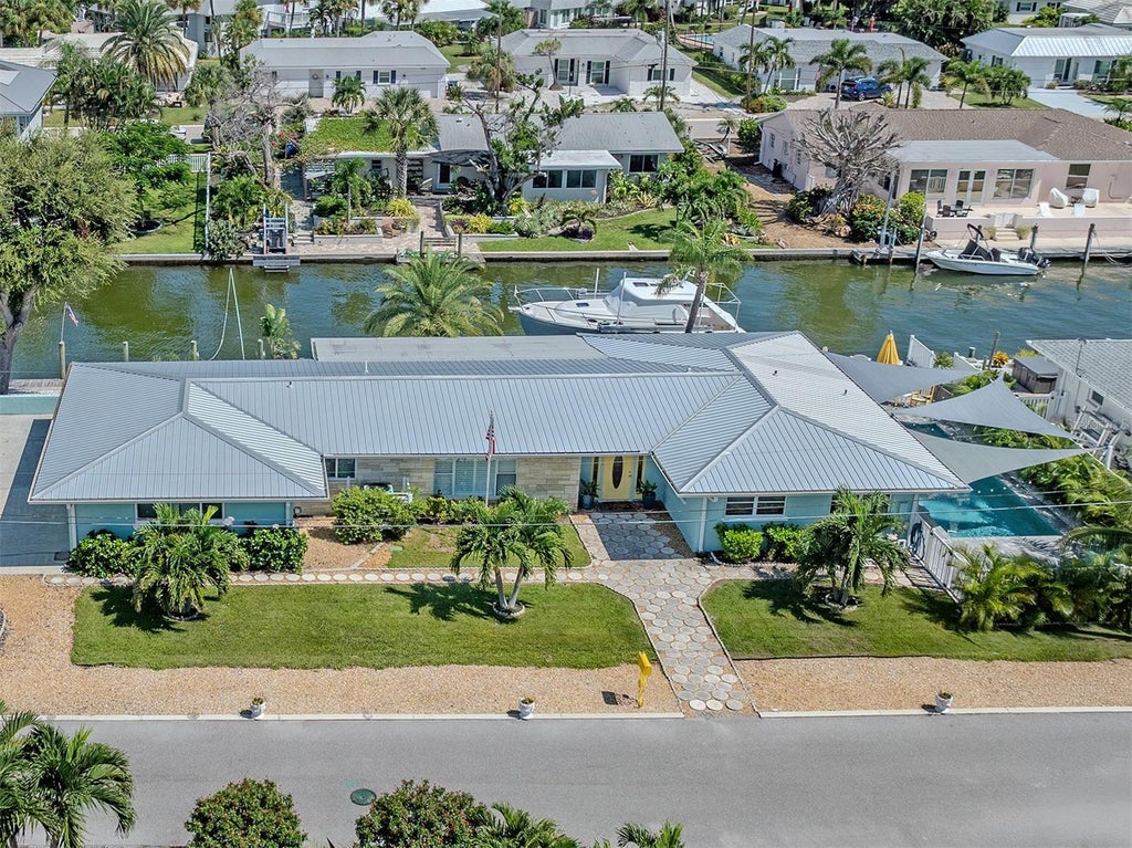 Photo of 918 Gibbs Road, Venice, FL 34285 (MLS # N6145566)