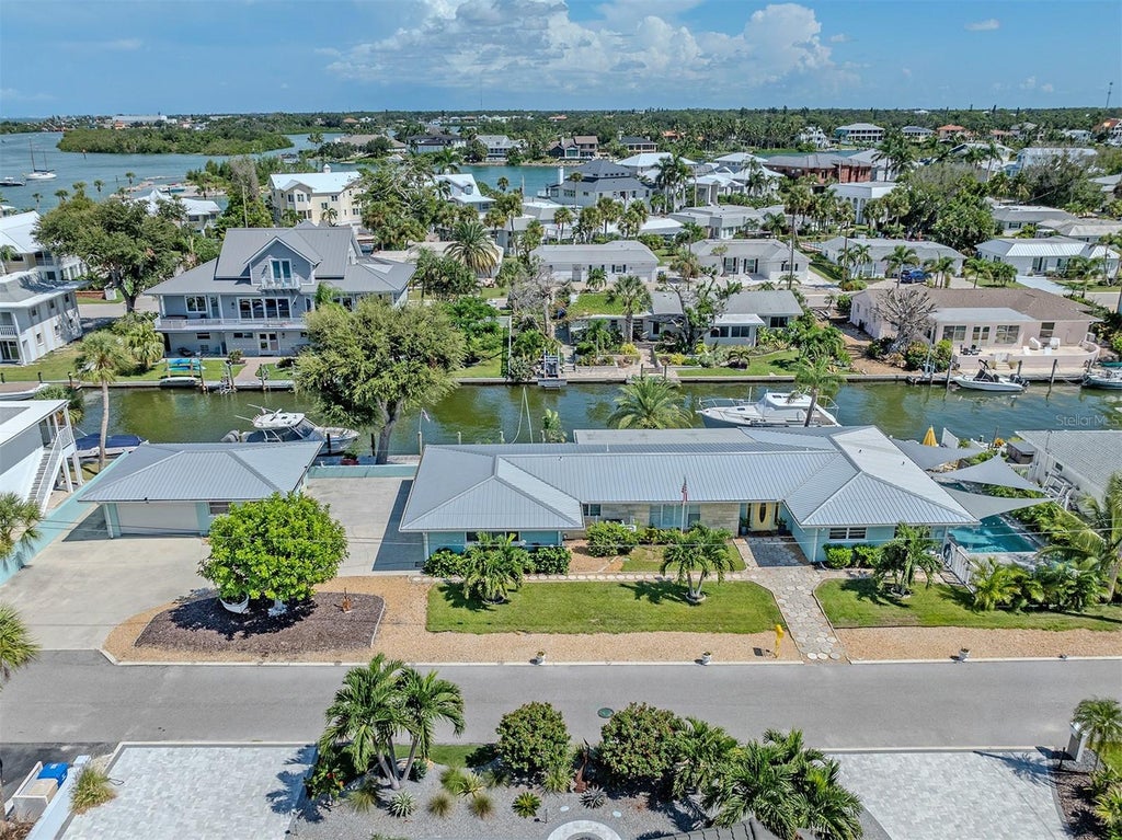 Photo of 918 Gibbs Road, Venice, FL 34285 (MLS # N6145566)