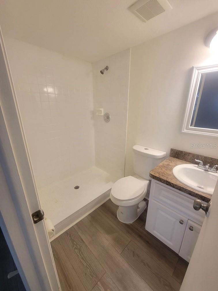 BAYWOOD MEADOWS PH 01 - Residential Lease