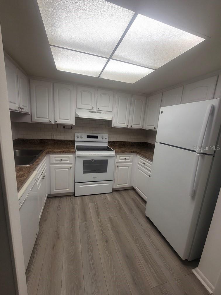 BAYWOOD MEADOWS PH 01 - Residential Lease