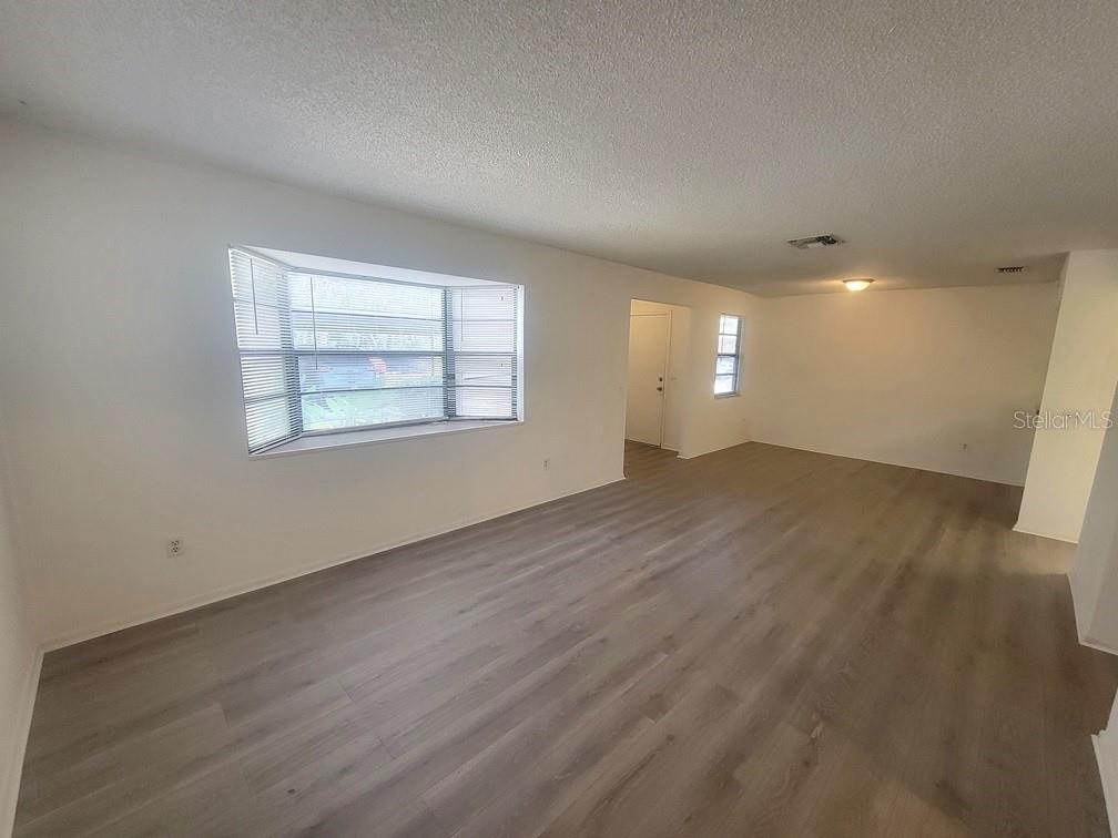 BAYWOOD MEADOWS PH 01 - Residential Lease