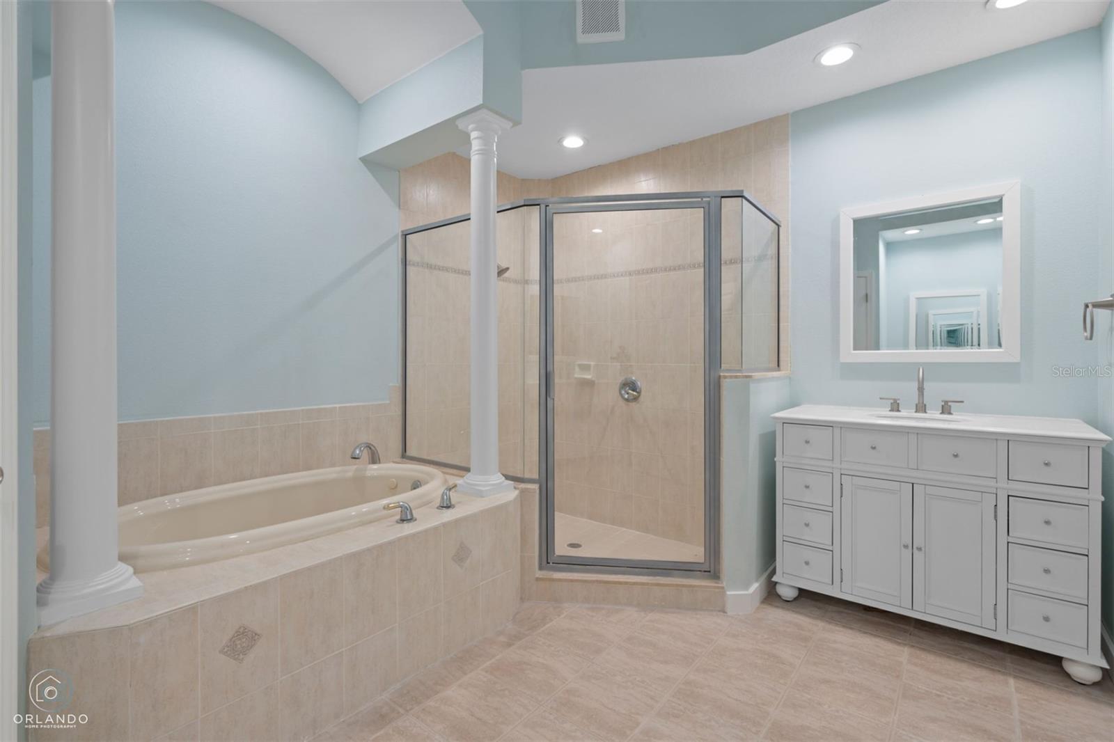 HOWEY MISSION SONOMA CONDO - Residential