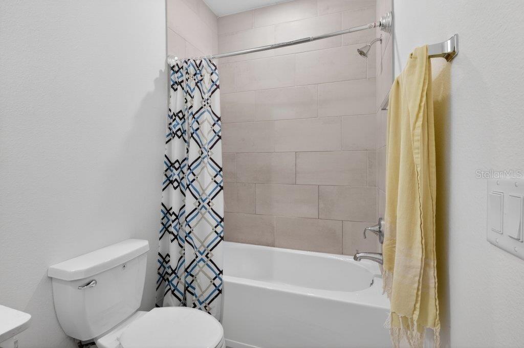 WHISPER CRK PH 11 UN B - Residential