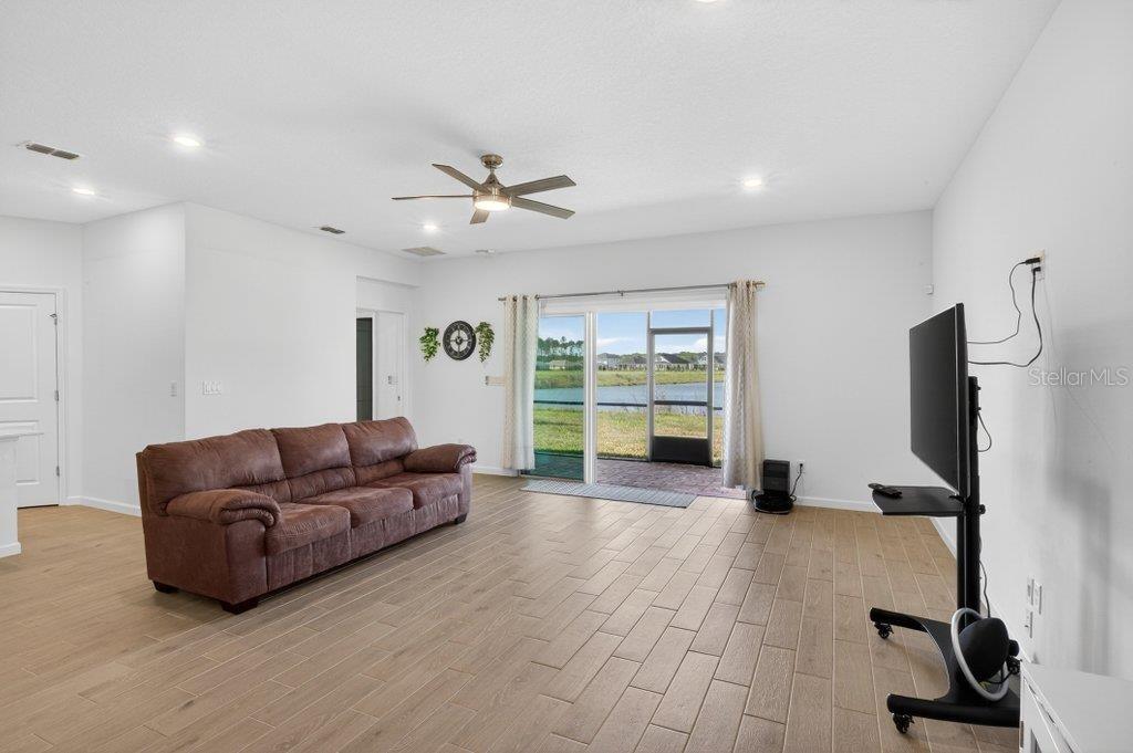 WHISPER CRK PH 11 UN B - Residential