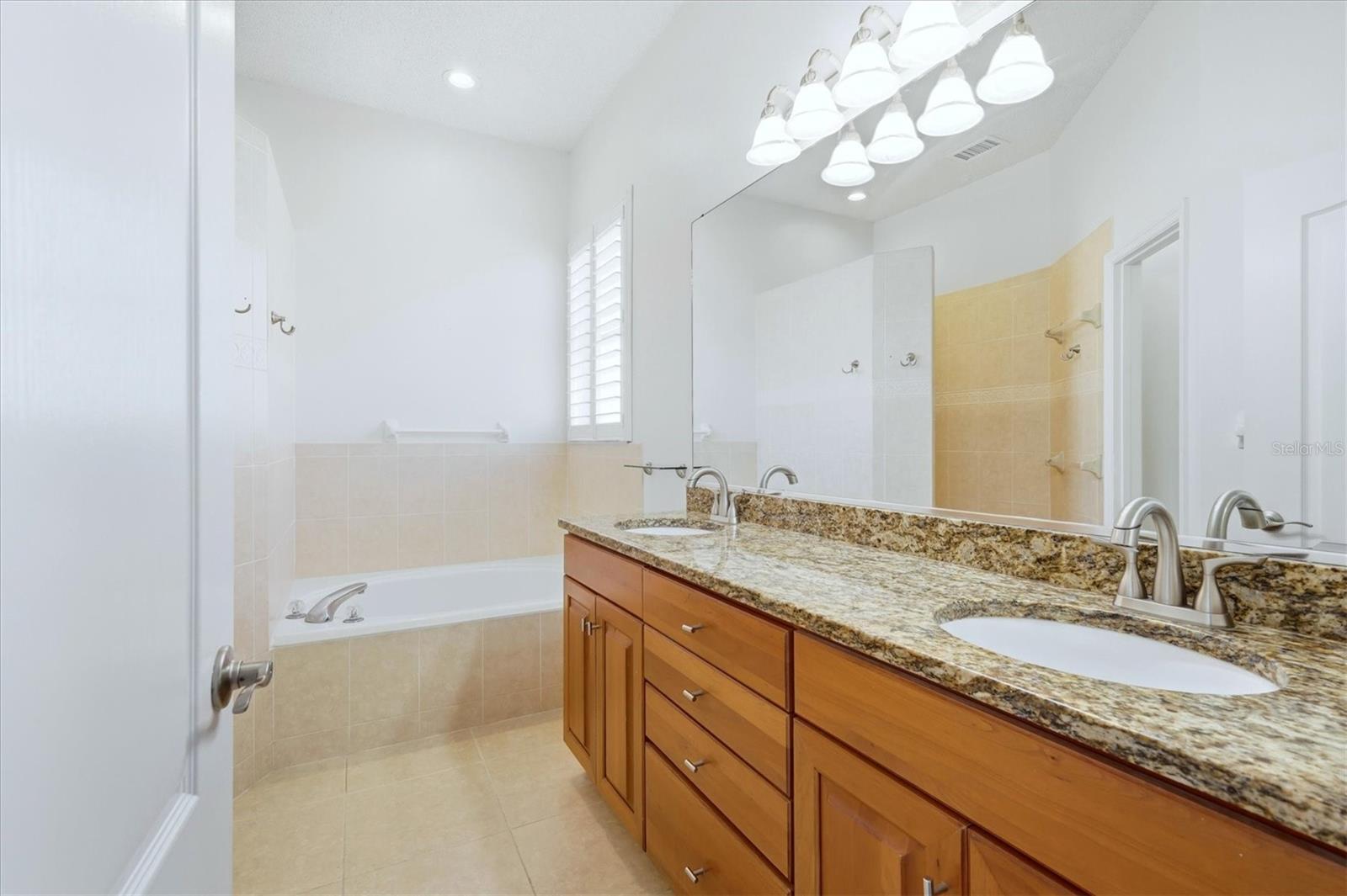 HUNTINGTON POINTE - Residential