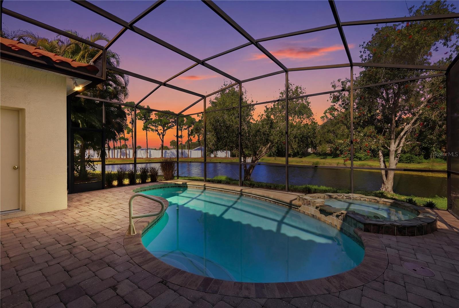 HUNTINGTON POINTE - Residential