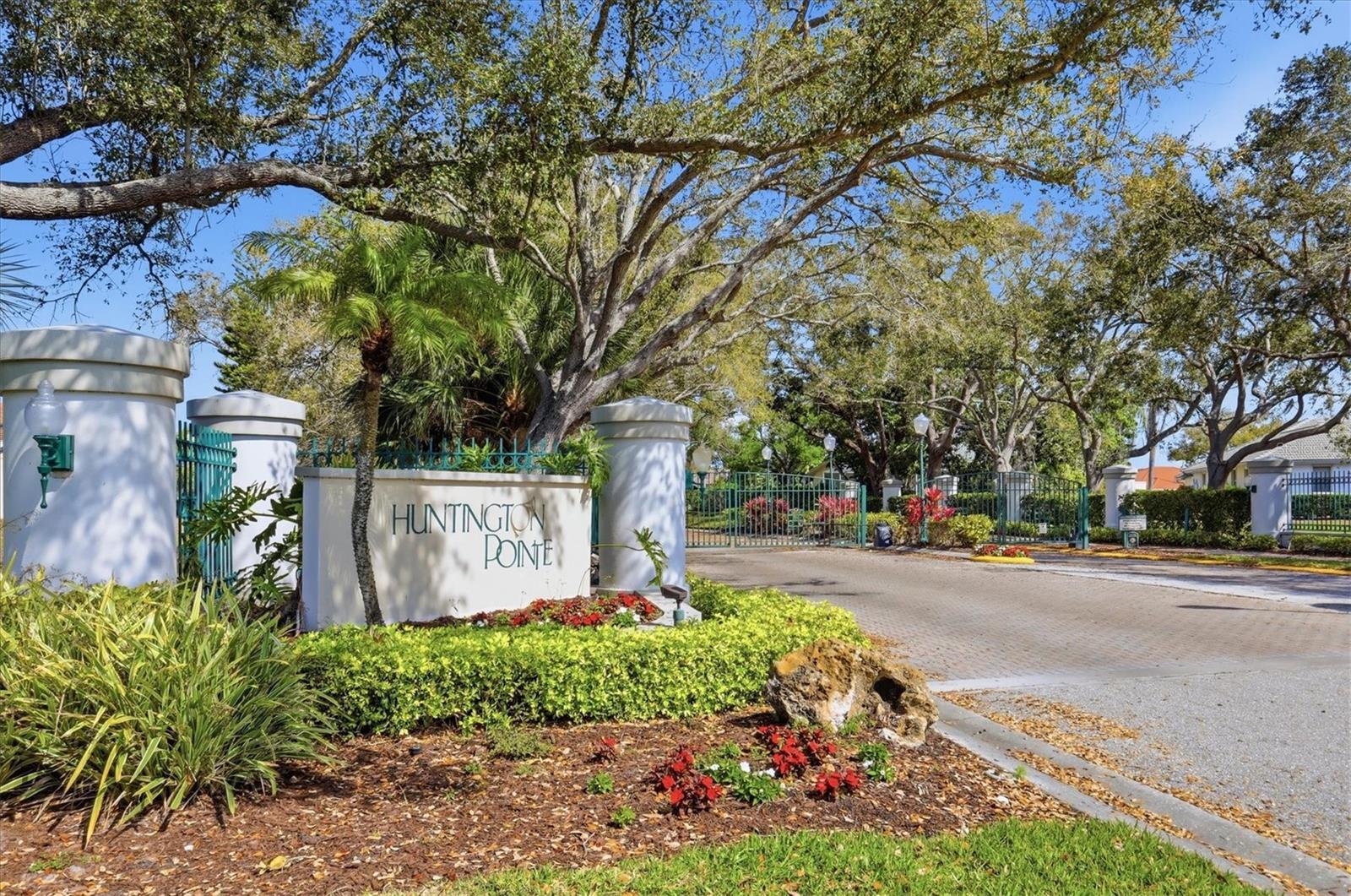 HUNTINGTON POINTE - Residential