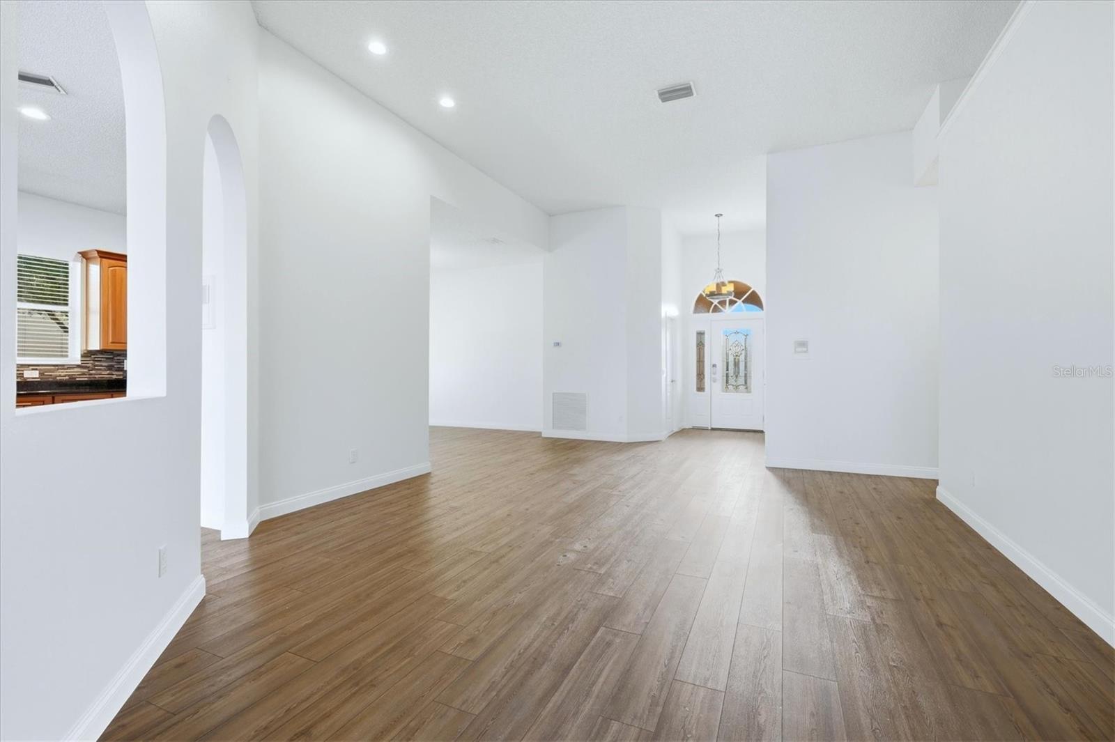 HUNTINGTON POINTE - Residential