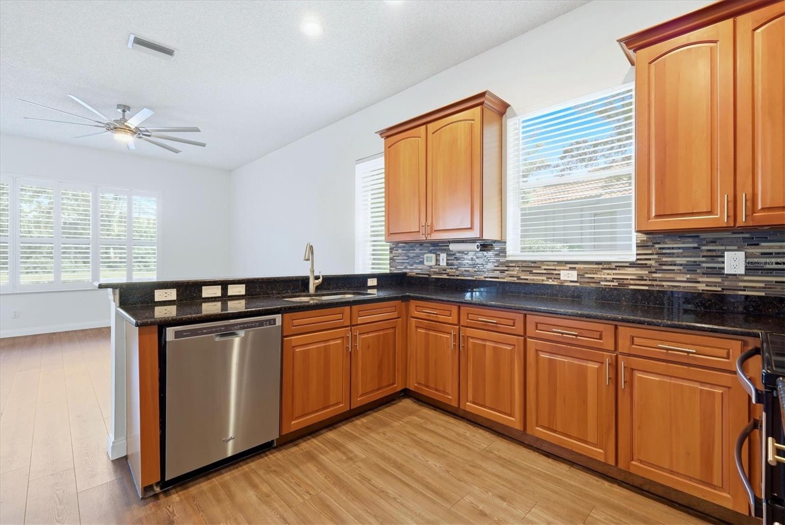 HUNTINGTON POINTE - Residential