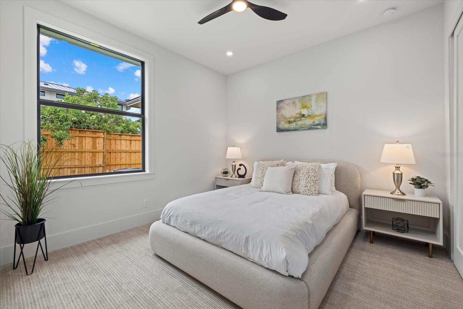 GRANADA PARK - Residential