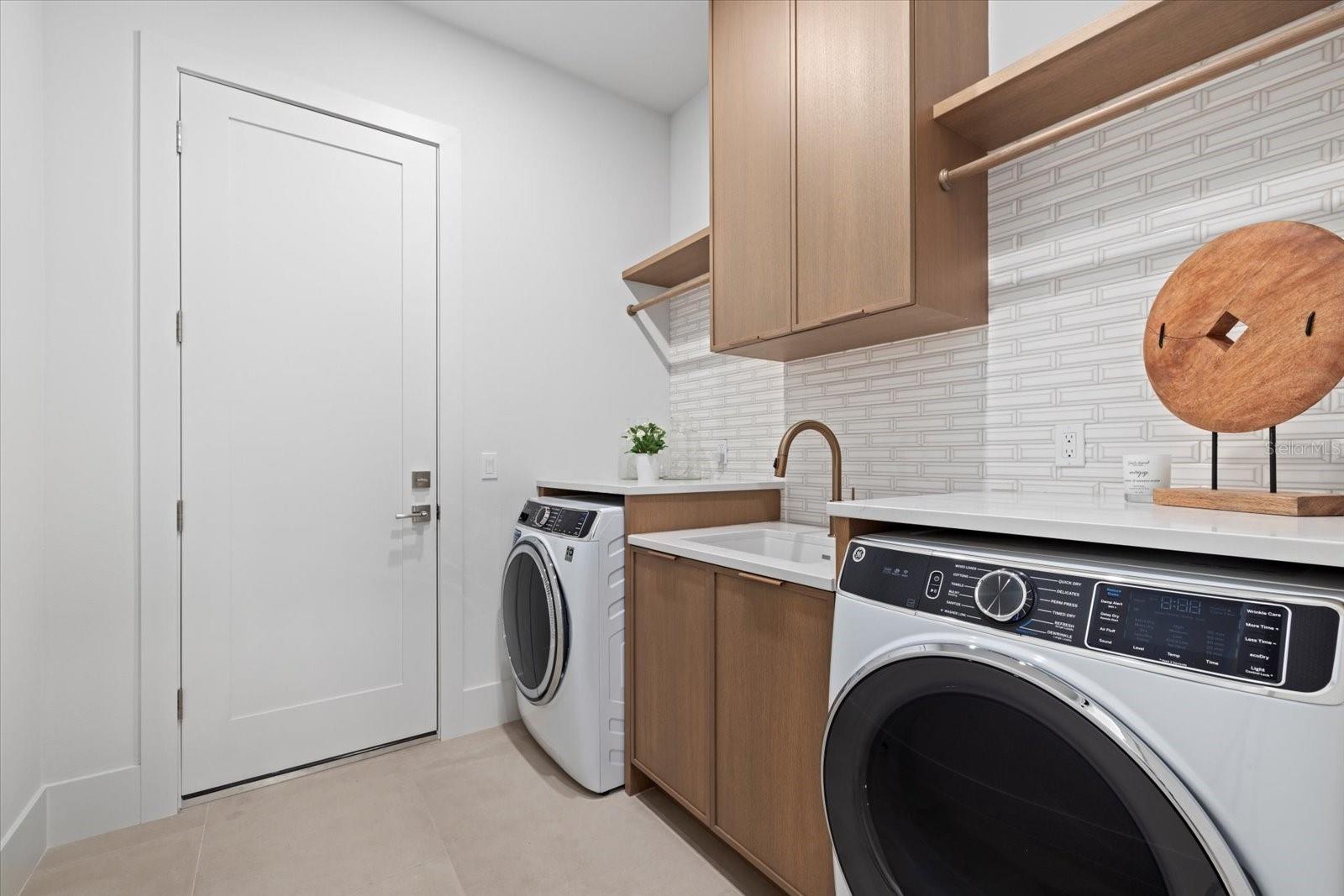 GRANADA PARK - Residential