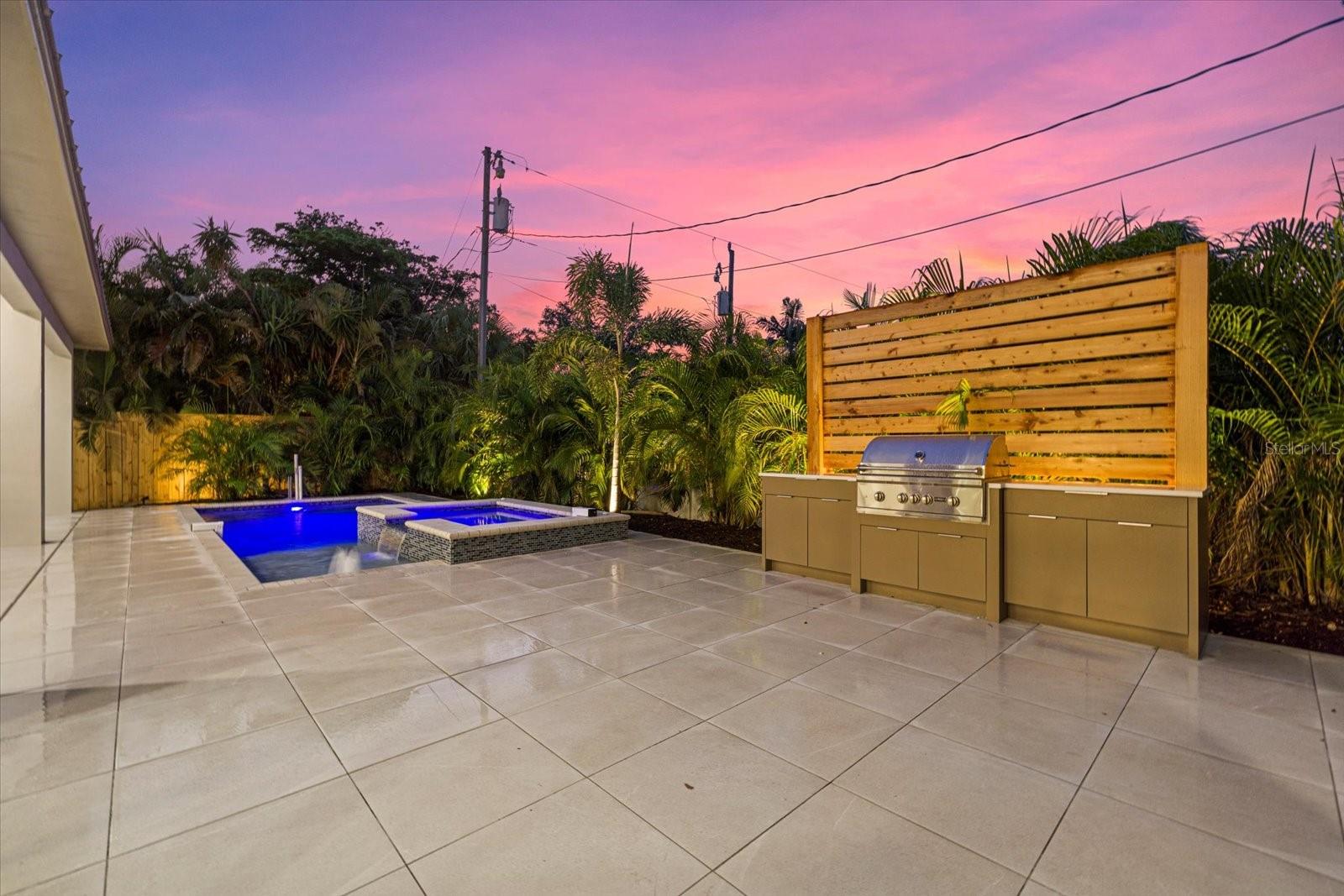 GRANADA PARK - Residential