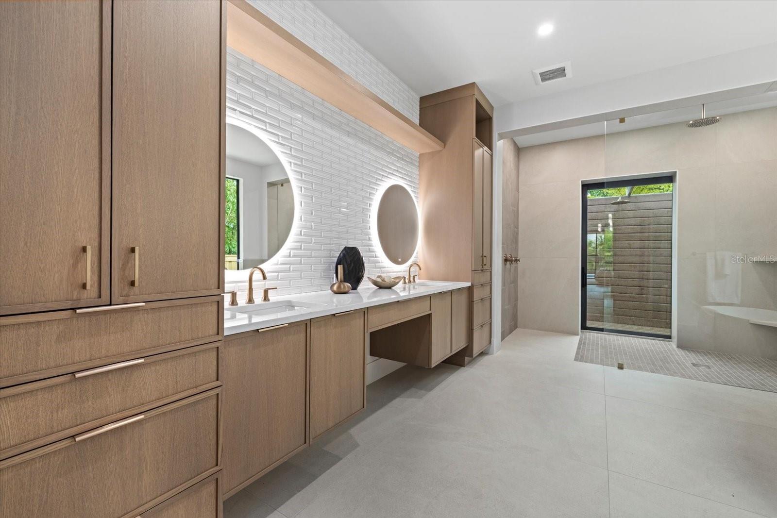 GRANADA PARK - Residential