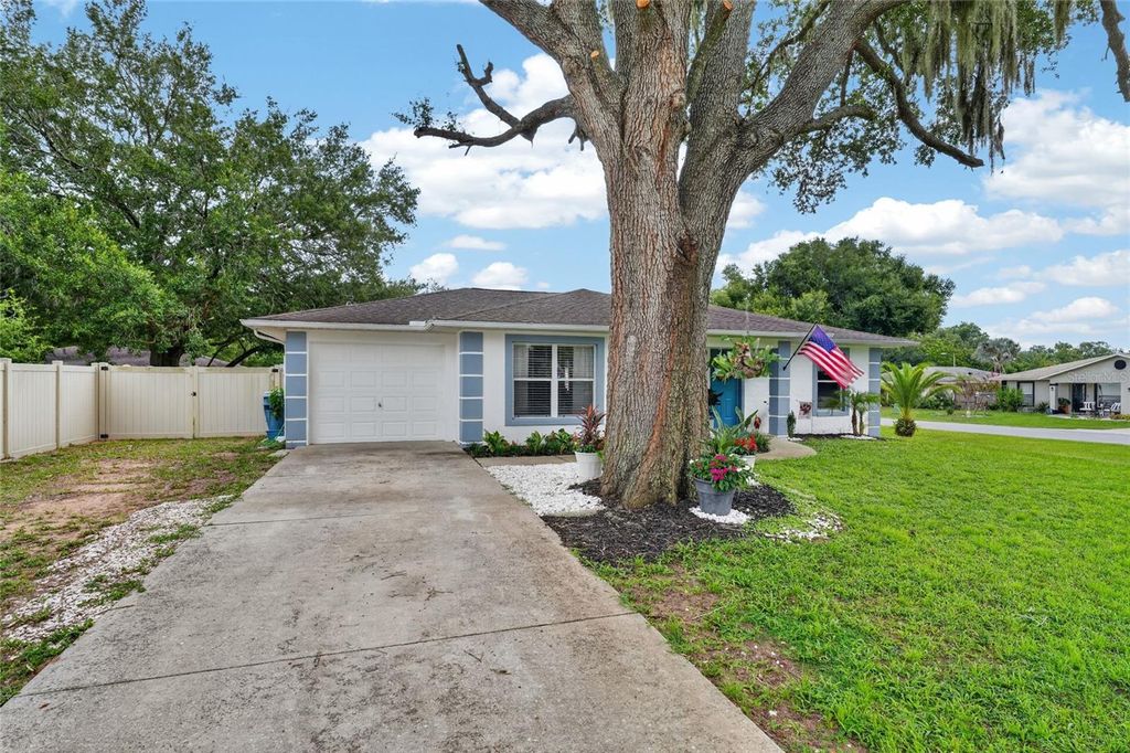 Photo of 599 Magnolia Ridge Avenue, Tavares, FL 32778 (MLS # G5115259)