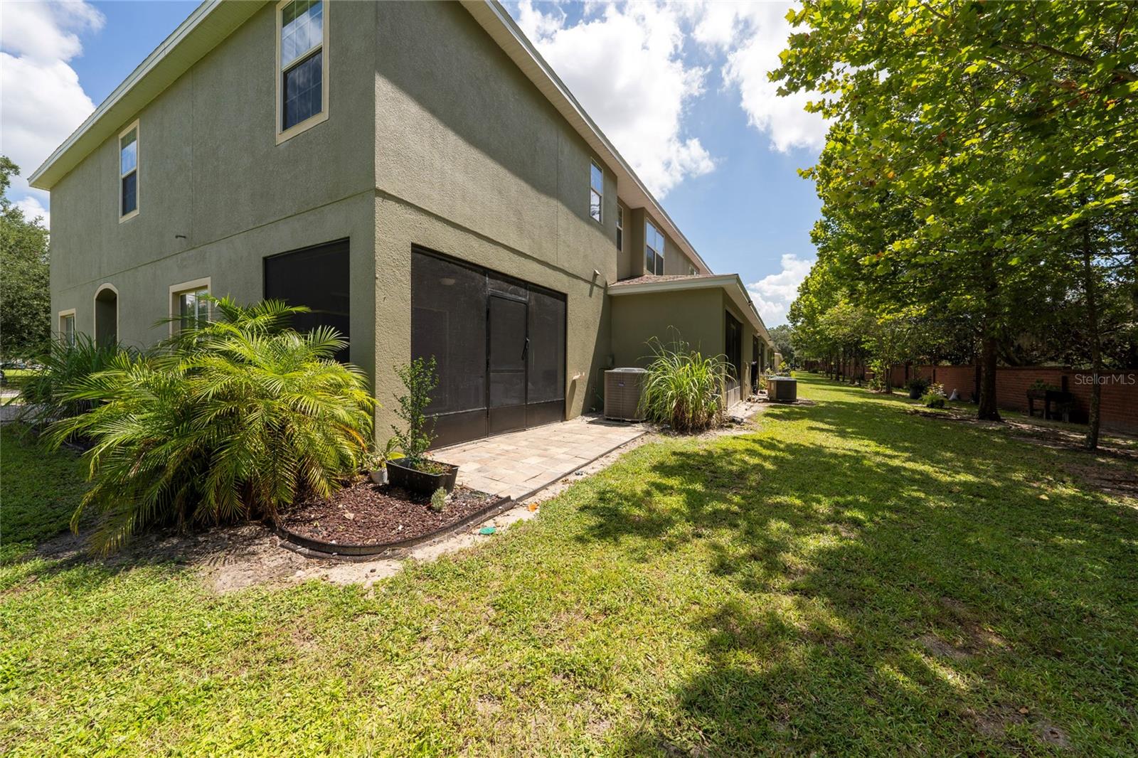 EMERALD LAKE - Residential