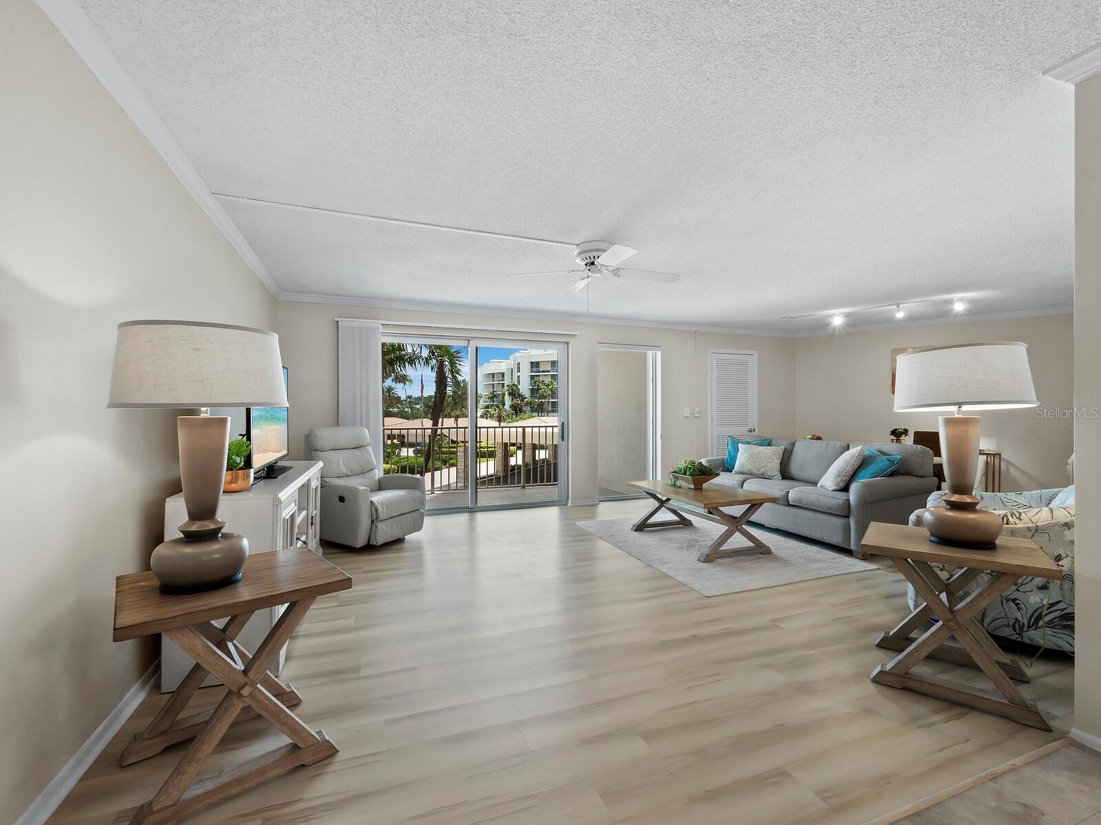 ISLANDER CLUB OF LONGBOAT - Residential