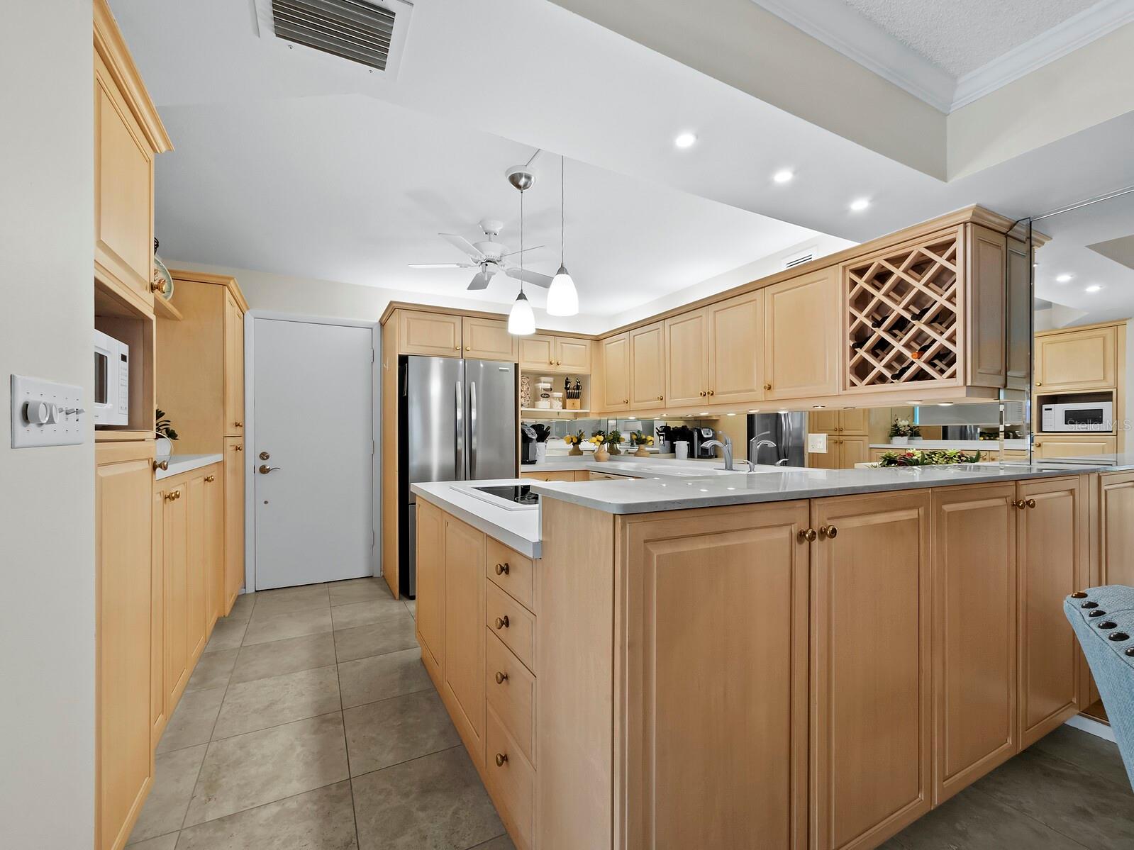 ISLANDER CLUB OF LONGBOAT - Residential
