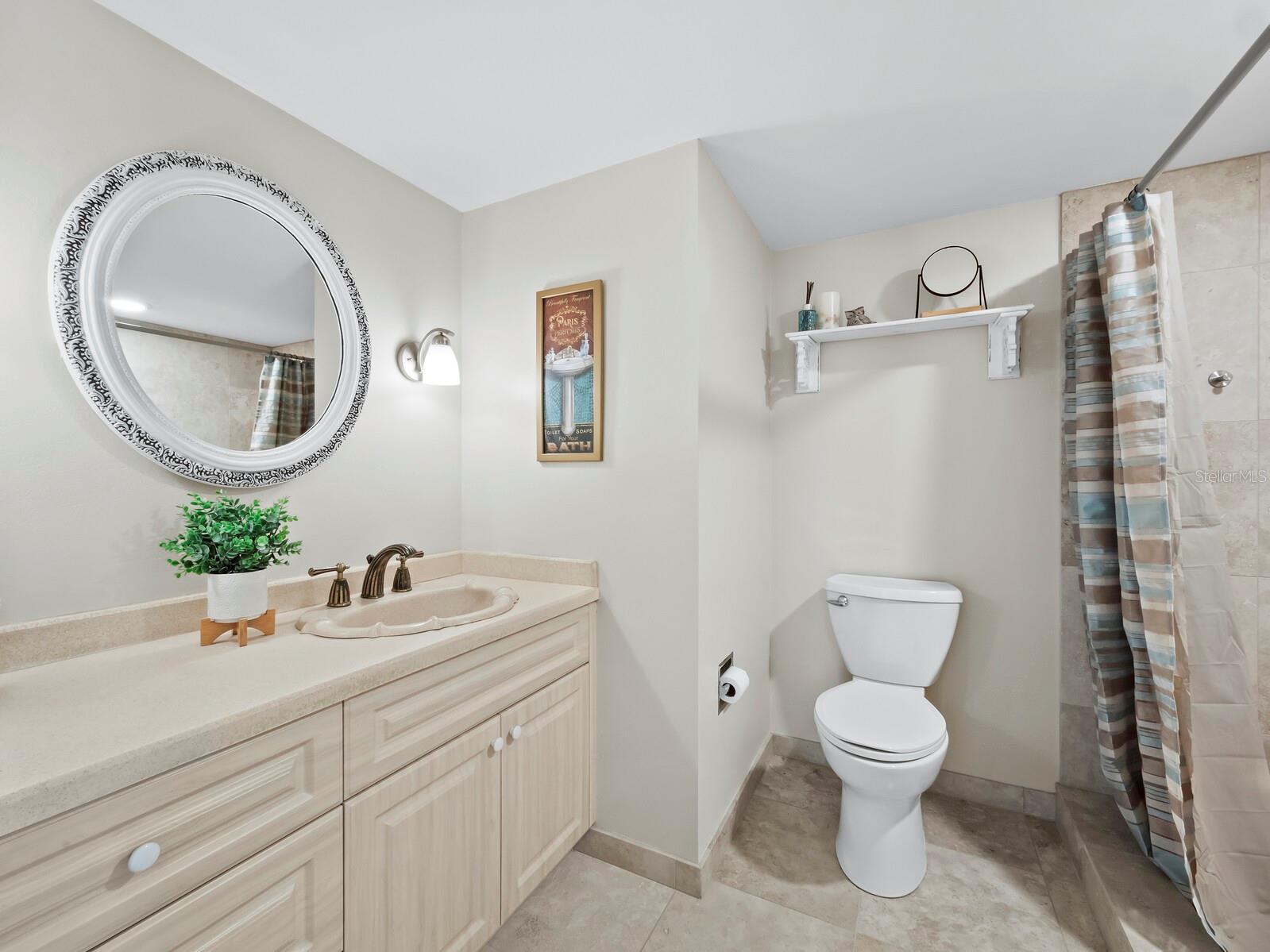 ISLANDER CLUB OF LONGBOAT - Residential